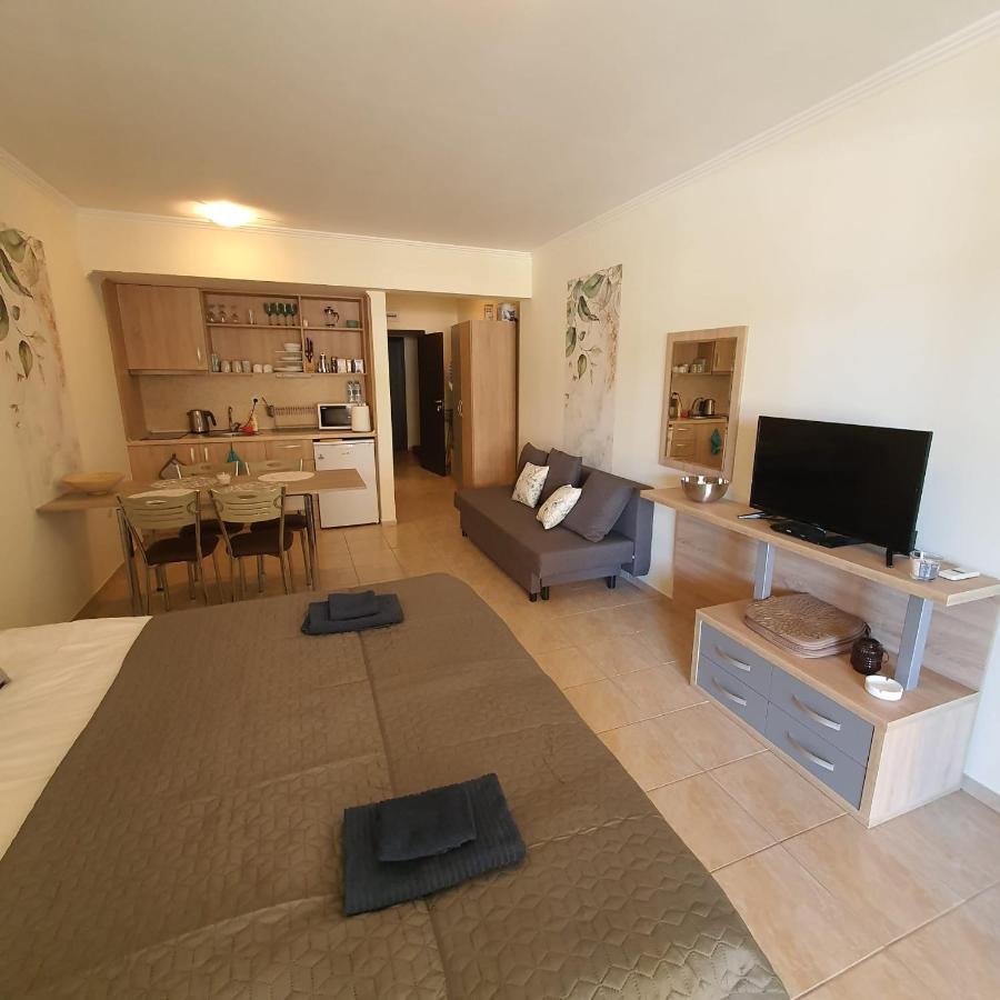 Andalucia Beach - Sea Viev Apartments เอเลนีเต ภายนอก รูปภาพ