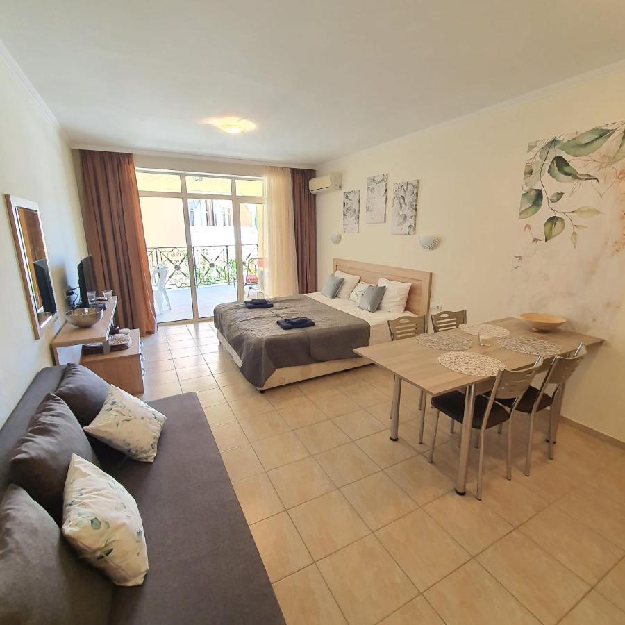 Andalucia Beach - Sea Viev Apartments เอเลนีเต ภายนอก รูปภาพ